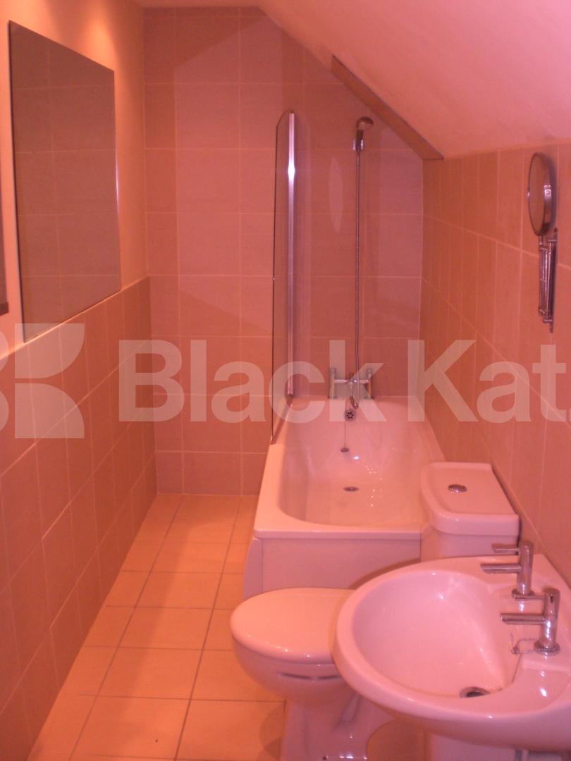 			Stunning !! An absolute must see, 1 Bedroom, 1 bath, 1 reception Flat			 Ferme Park Road, FINSBURY PARK/CROUCH END