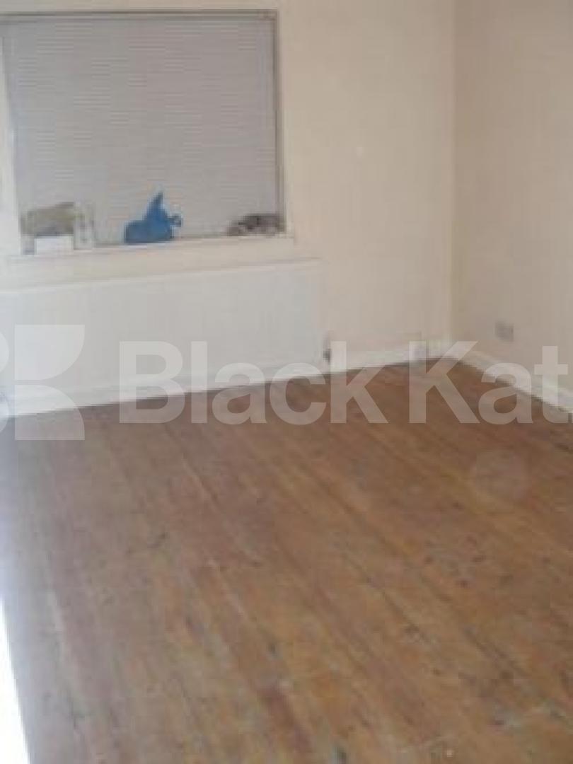 			3 Bedroom, 1 bath, 1 reception Flat			 Nightingale Lane, HORNSEY N8