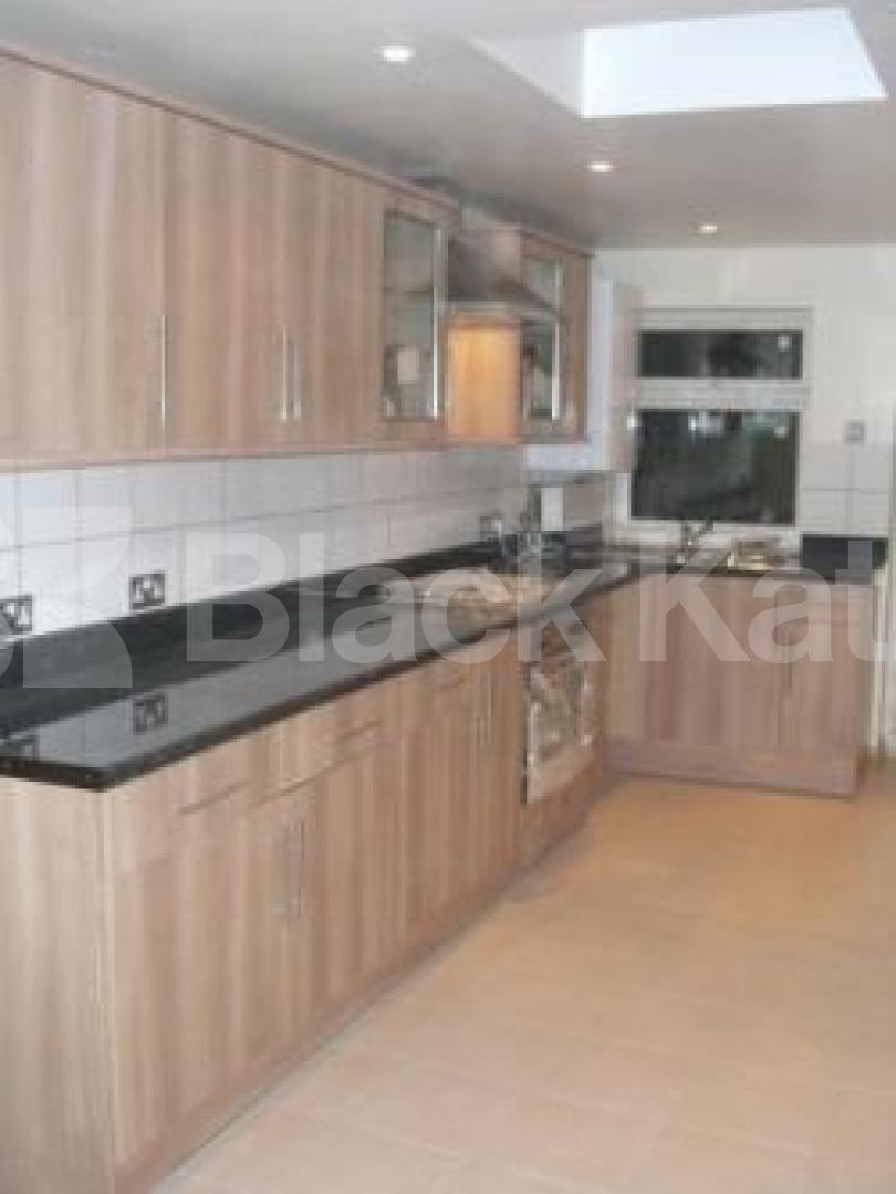 			3 Bedroom, 1 bath, 1 reception Flat			 Nightingale Lane, HORNSEY N8