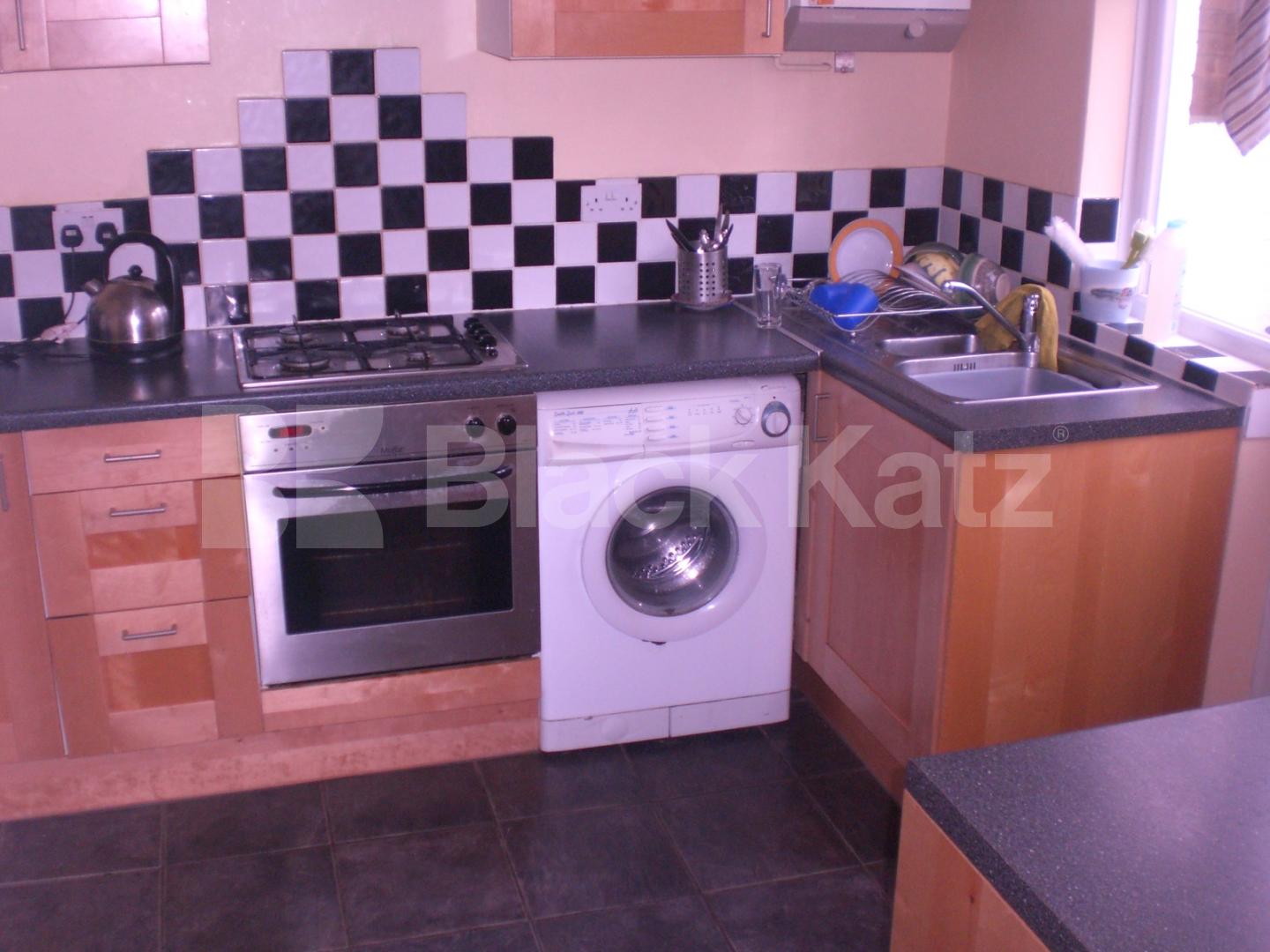 			New Instruction!!!!!!, 3 Bedroom, 1 bath, 1 reception Terraced House			 Quernmore road, Finsbury park / Crouch end / Stroud green