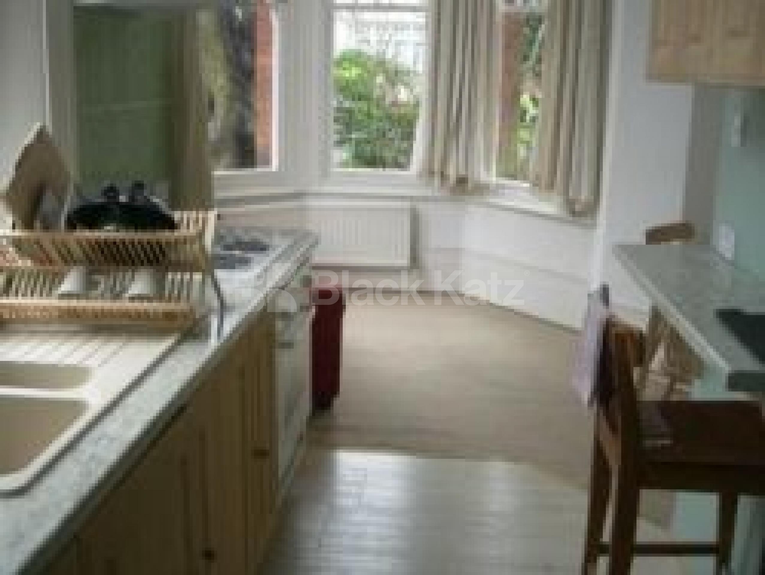 			1 Bedroom, 1 bath, 1 reception Flat			 Hornsey Lane Gardens, HIGHGATE N6 N6