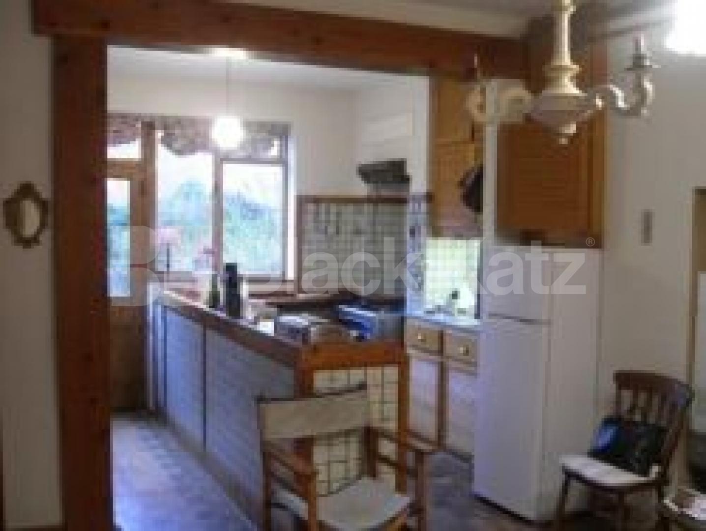 			4 Bedroom, 1 bath, 1 reception Flat			 Crouch Hall Road, CROUCH END N8