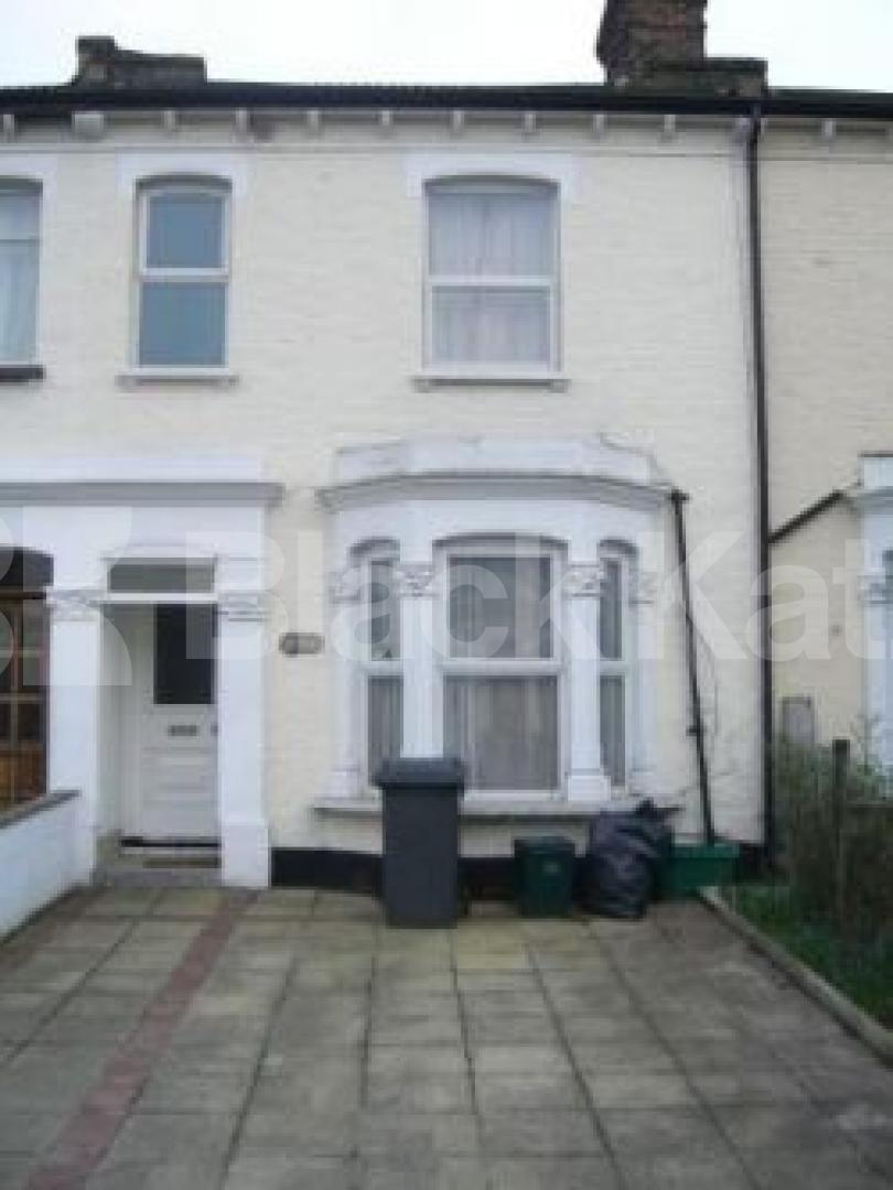 			4 Bedroom, 1 bath, 1 reception Flat			 Malvern Road, HORNSEY N8