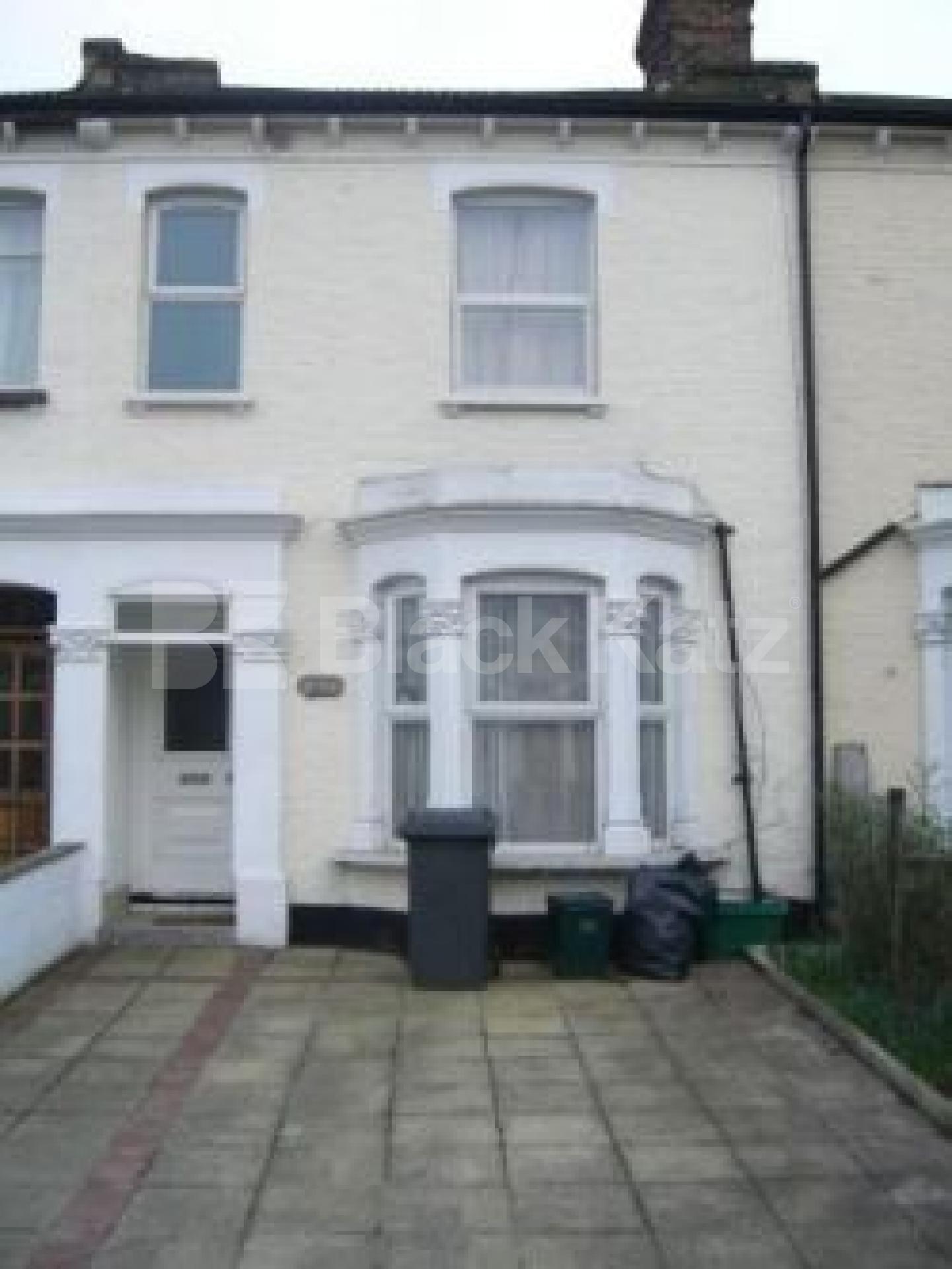 			4 Bedroom, 1 bath, 1 reception Flat			 Malvern Road, HORNSEY N8 N8