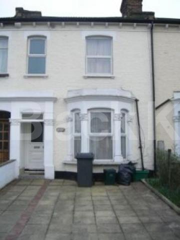 			4 Bedroom, 1 bath, 1 reception Flat			 Malvern Road, HORNSEY N8