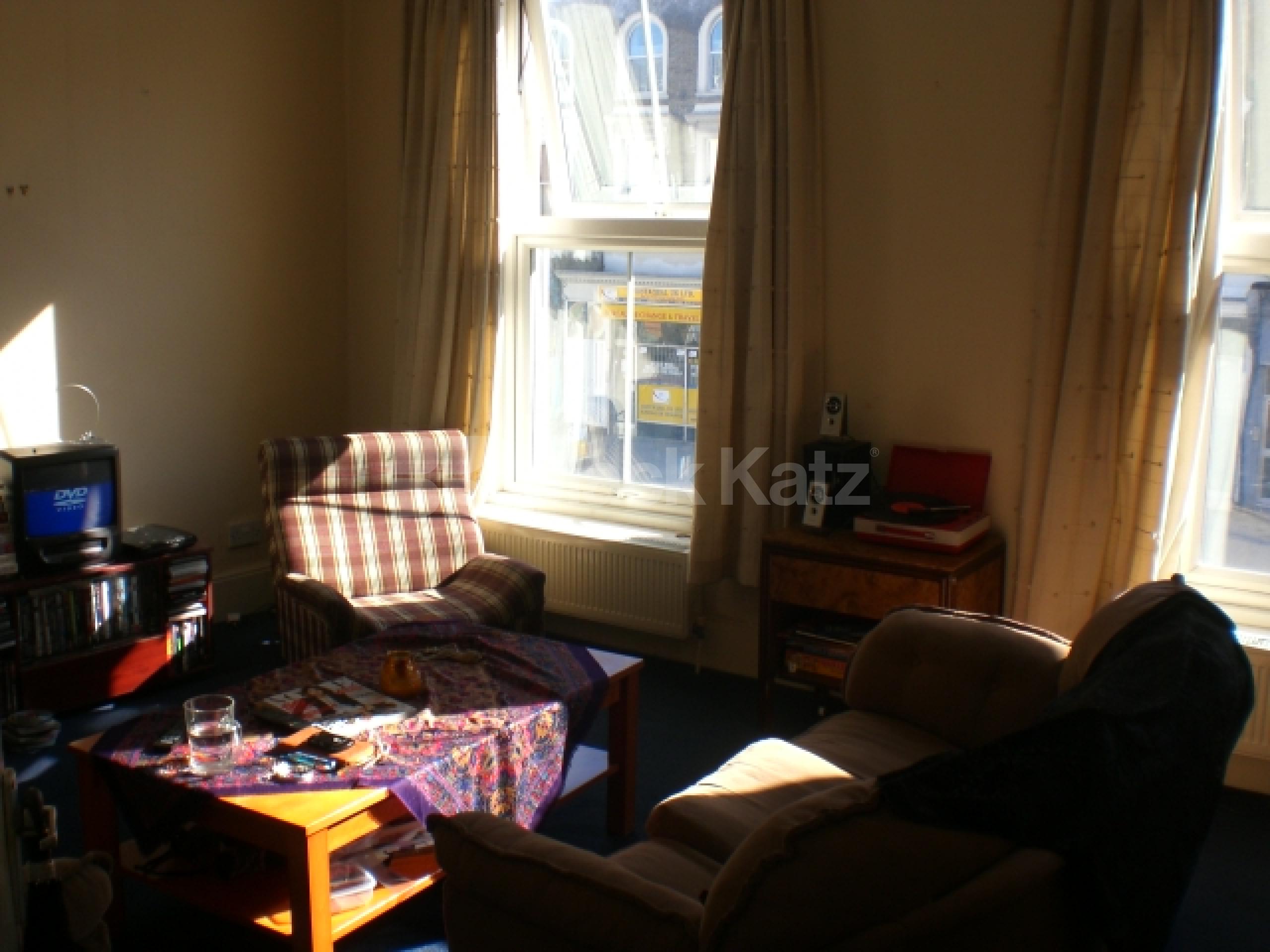 			Best seller BACK ON THE MARKET!!!!!, 3 Bedroom, 1 bath, 1 reception Flat			 Seven Sisters Road, FINSBURY PARK N4