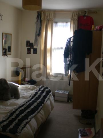 			Best seller BACK ON THE MARKET!!!!!, 3 Bedroom, 1 bath, 1 reception Flat			 Seven Sisters Road, FINSBURY PARK