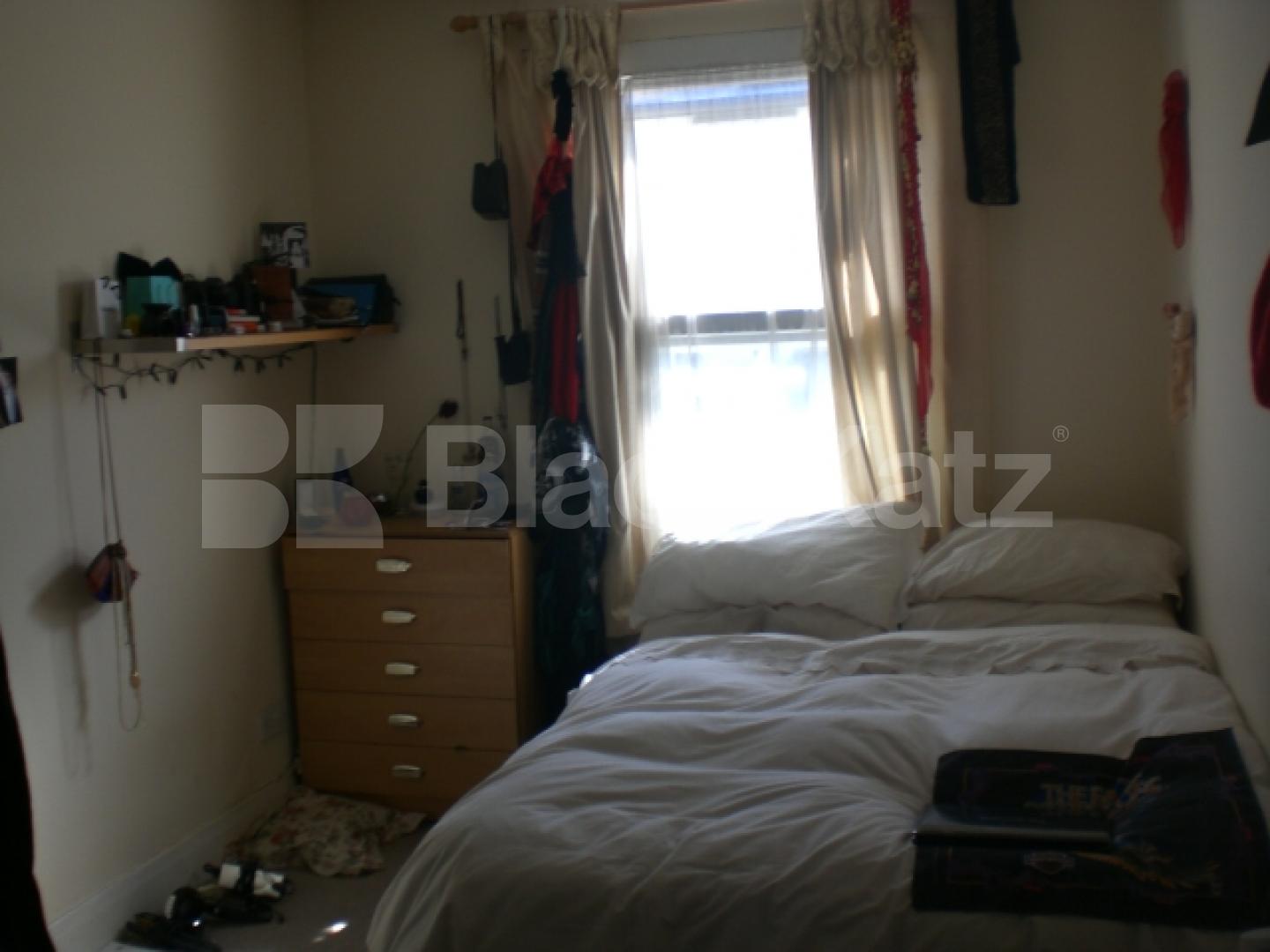 			Best seller BACK ON THE MARKET!!!!!, 3 Bedroom, 1 bath, 1 reception Flat			 Seven Sisters Road, FINSBURY PARK