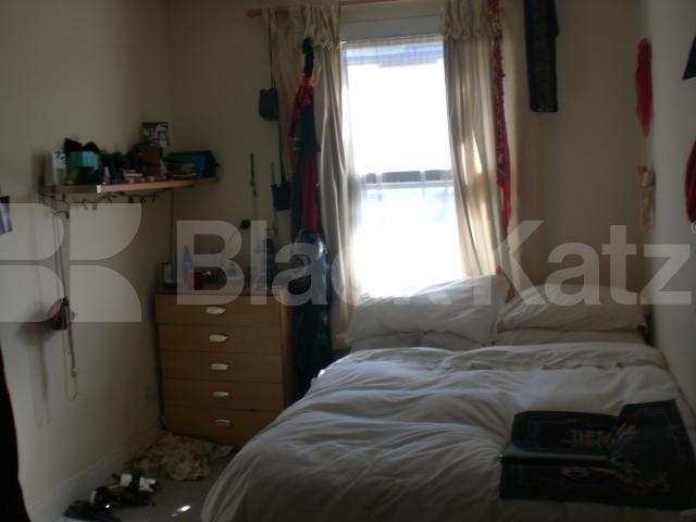 			Best seller BACK ON THE MARKET!!!!!, 3 Bedroom, 1 bath, 1 reception Flat			 Seven Sisters Road, FINSBURY PARK