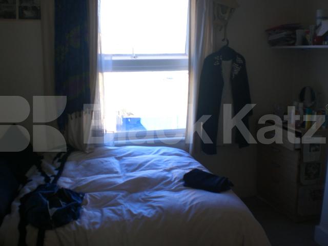 			Best seller BACK ON THE MARKET!!!!!, 3 Bedroom, 1 bath, 1 reception Flat			 Seven Sisters Road, FINSBURY PARK