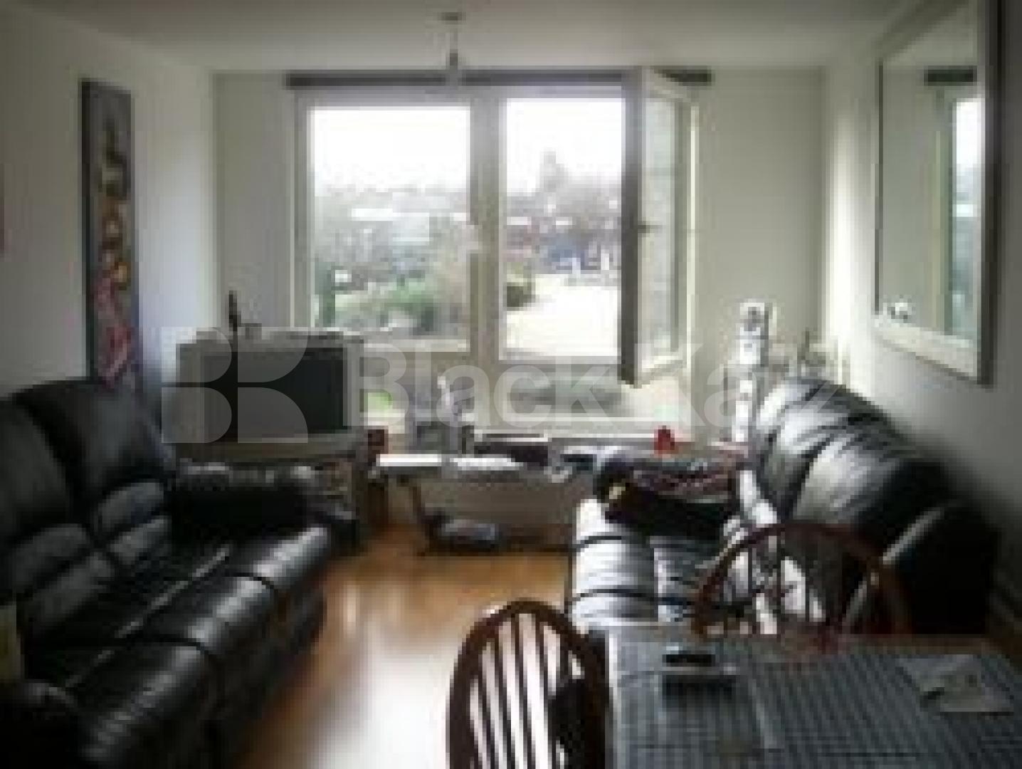 			1 Bedroom, 1 bath, 1 reception Apartment			 Crown close, WOOD GREEN N22