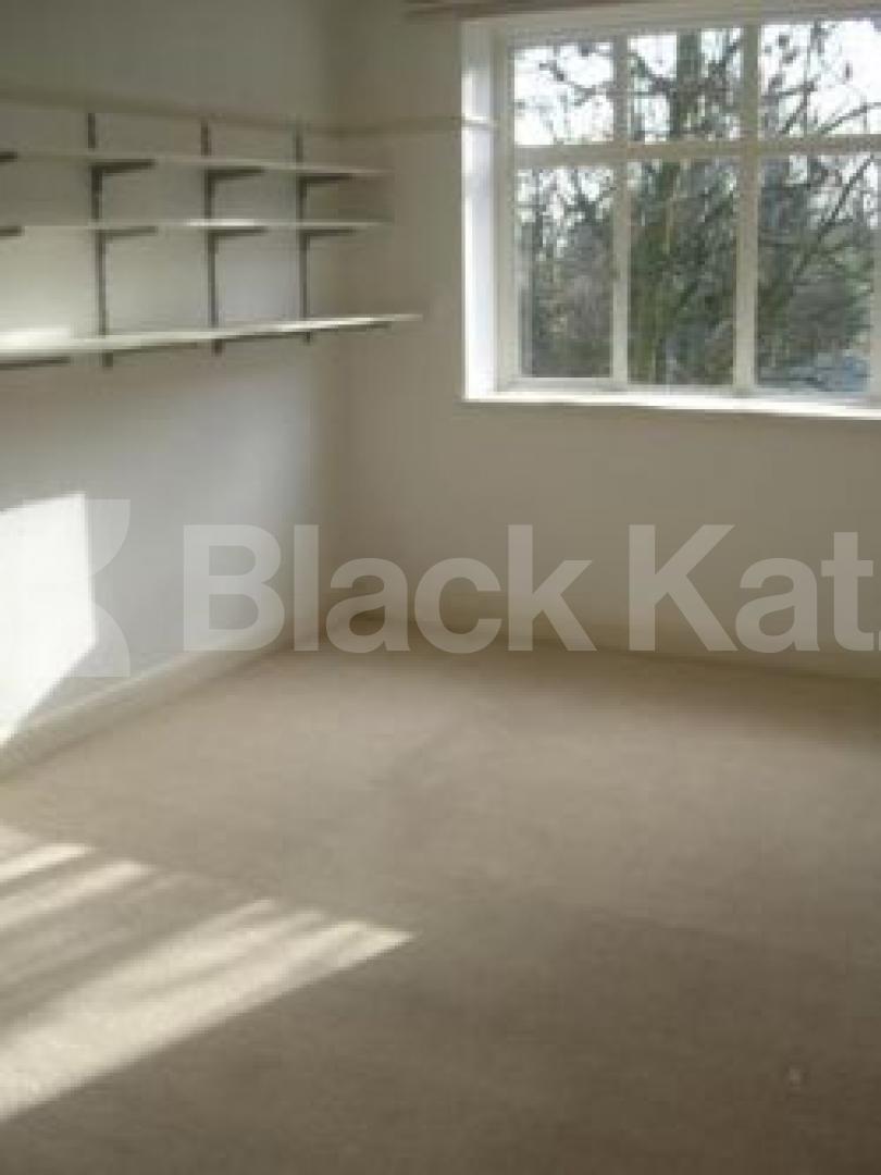 			LET, 1 Bedroom, 1 bath, 1 reception Flat			 Haslemere Road, CROUCH END N8