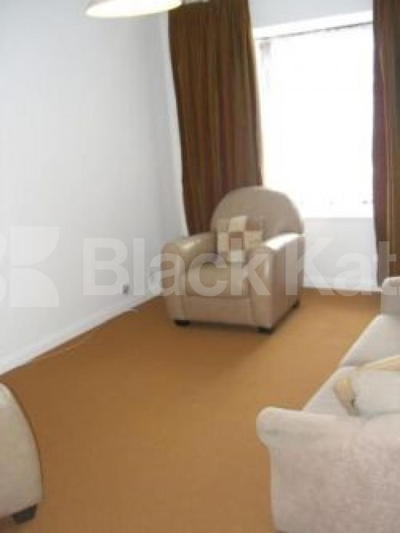 Ground floor flat just moments away from Bounds Green tube station Clarence Road, Bounds Green 