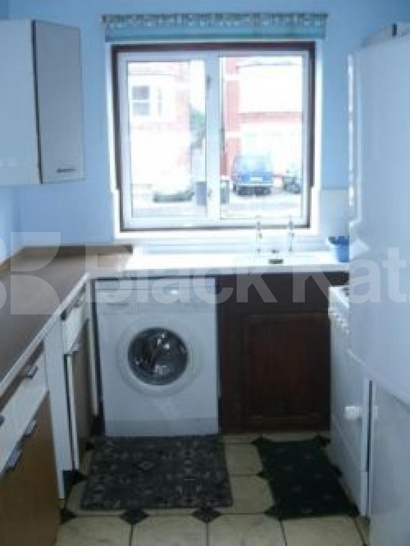 Ground floor flat just moments away from Bounds Green tube station Clarence Road, Bounds Green 