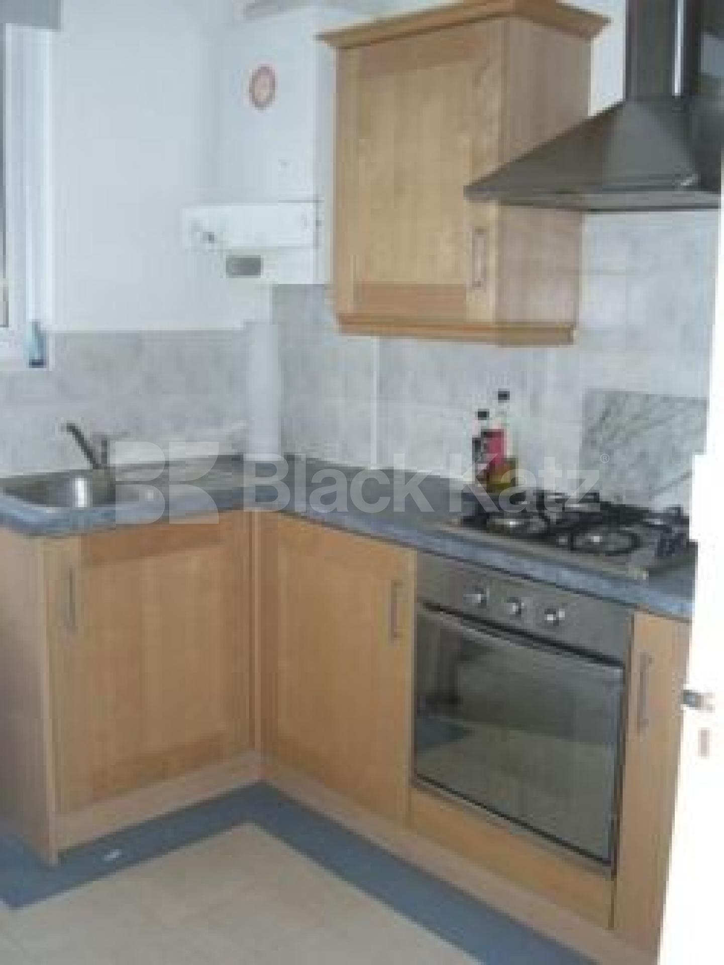 			2 Bedroom, 1 bath, 1 reception Flat			 Arcadian Gardens, WOOD GREEN N22 N22