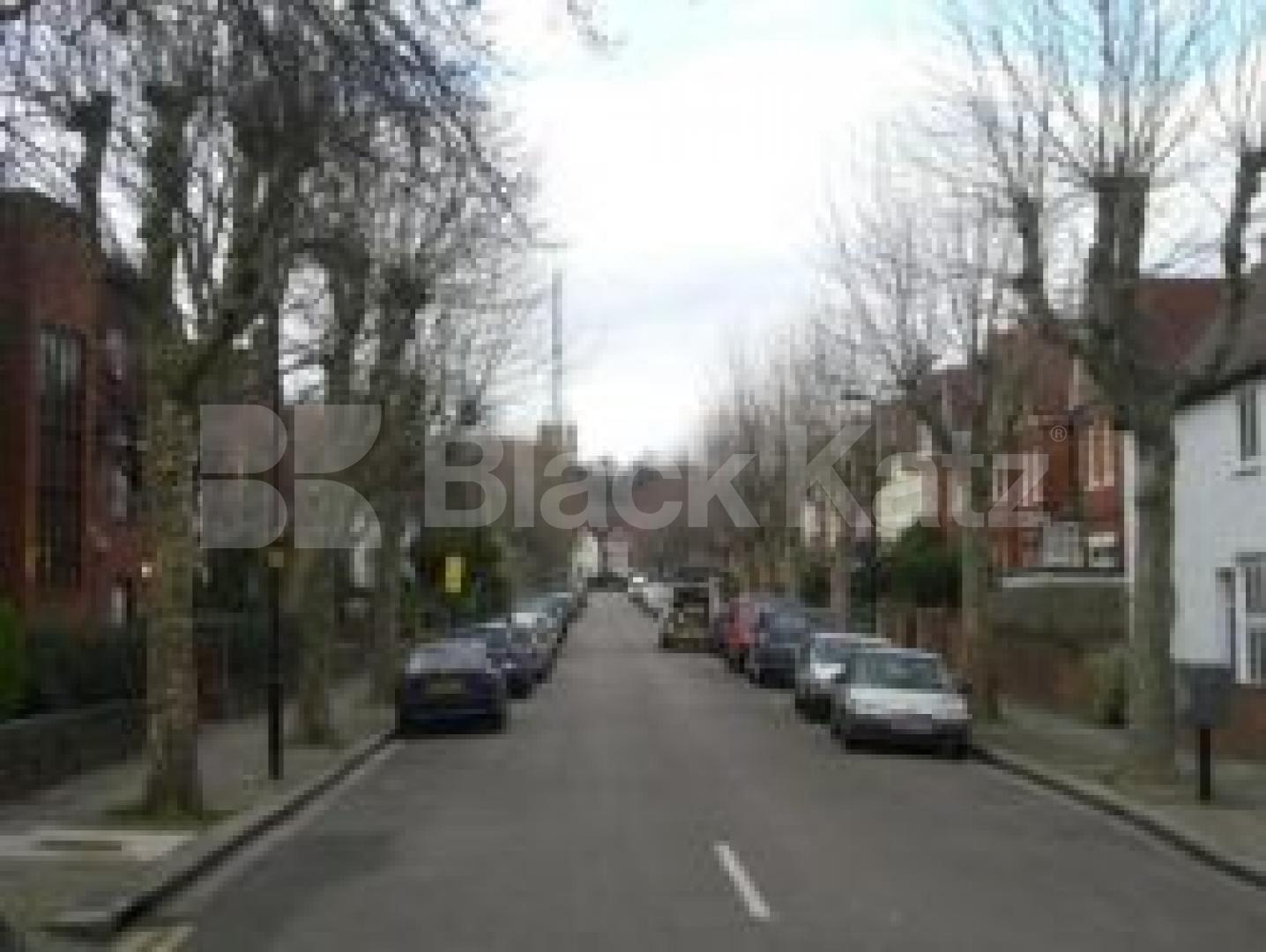 			5 Bedroom, 1 bath, 1 reception Detached House			 Warner Road, CROUCH END