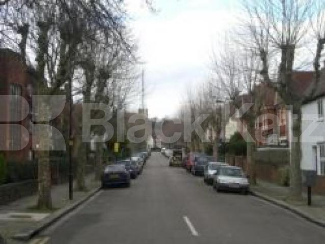 			5 Bedroom, 1 bath, 1 reception Detached House			 Warner Road, CROUCH END