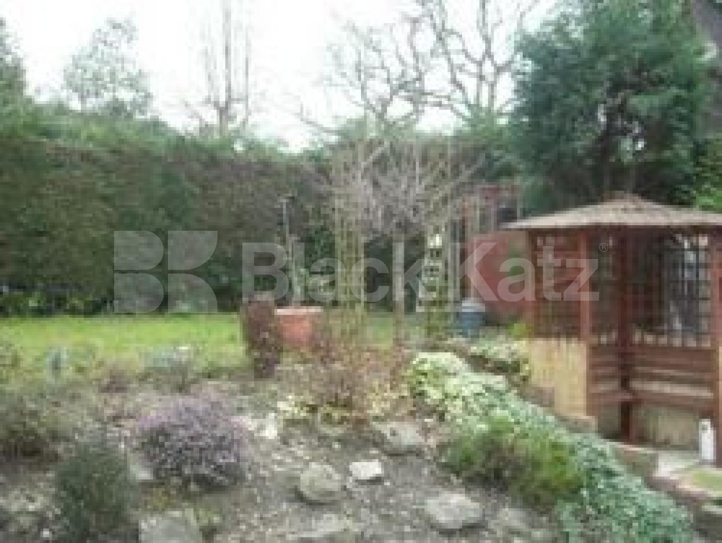 			LET!, 3 Bedroom, 1 bath, 1 reception Ground Floor Maisonette			 Lyttleton Road, EAST FINCHLEY