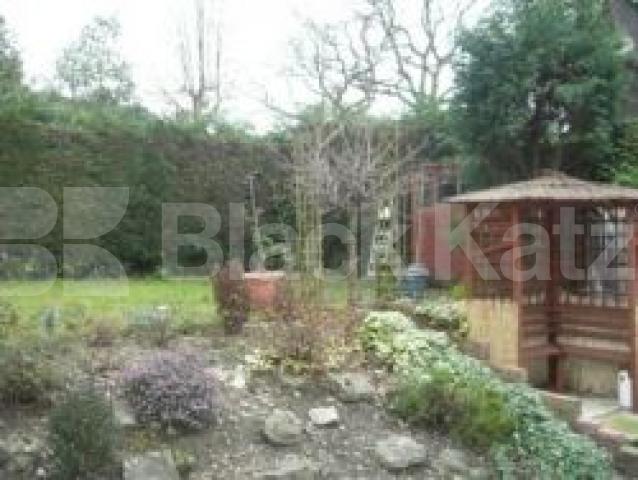 			LET!, 3 Bedroom, 1 bath, 1 reception Ground Floor Maisonette			 Lyttleton Road, EAST FINCHLEY