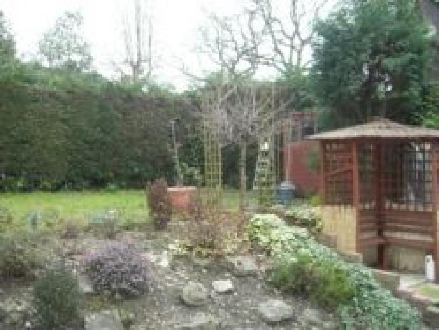 			3 Bedroom, 1 bath, 1 reception Flat			 Lyttleton Road, EAST FINCHLEY