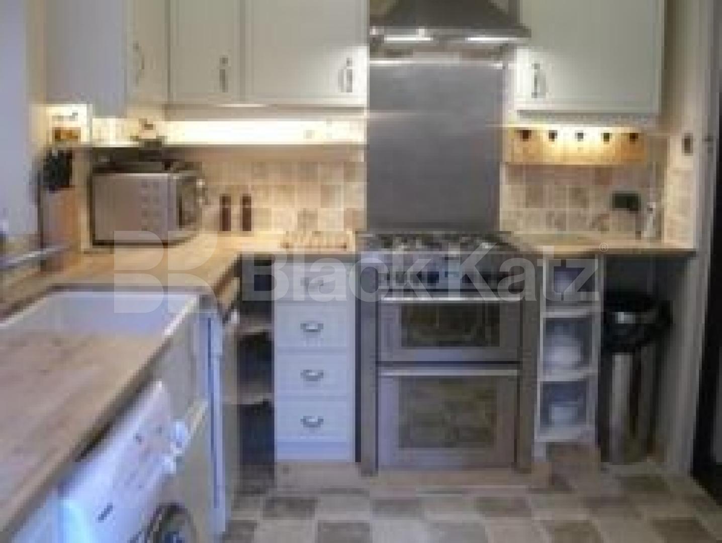 			LET!, 3 Bedroom, 1 bath, 1 reception Ground Floor Maisonette			 Lyttleton Road, EAST FINCHLEY