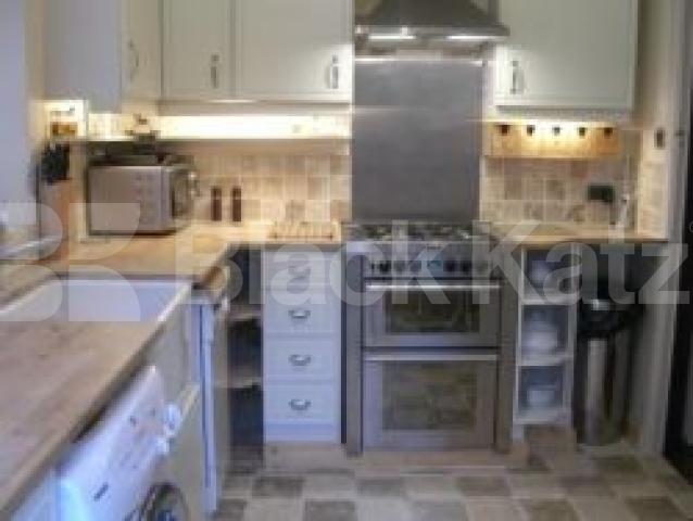 			LET!, 3 Bedroom, 1 bath, 1 reception Ground Floor Maisonette			 Lyttleton Road, EAST FINCHLEY