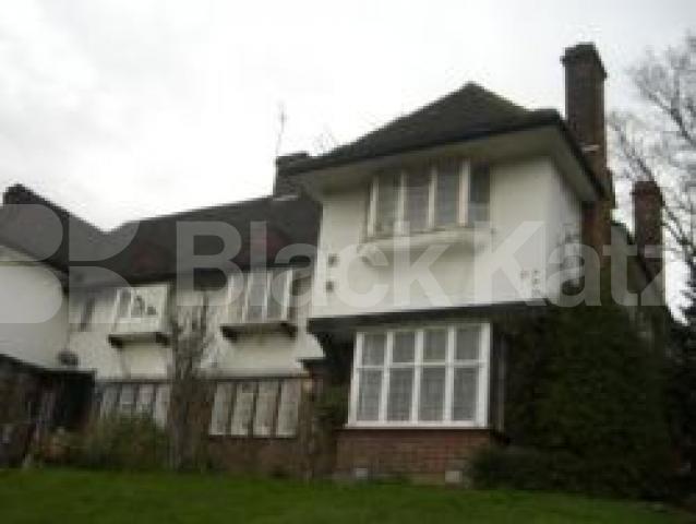 			LET!, 3 Bedroom, 1 bath, 1 reception Ground Floor Maisonette			 Lyttleton Road, EAST FINCHLEY