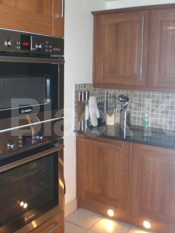 			MUST BE SEEN!!!!!!!, 2 Bedroom, 1 bath, 1 reception Flat			 Southgate road, DE BEAUVOIR
