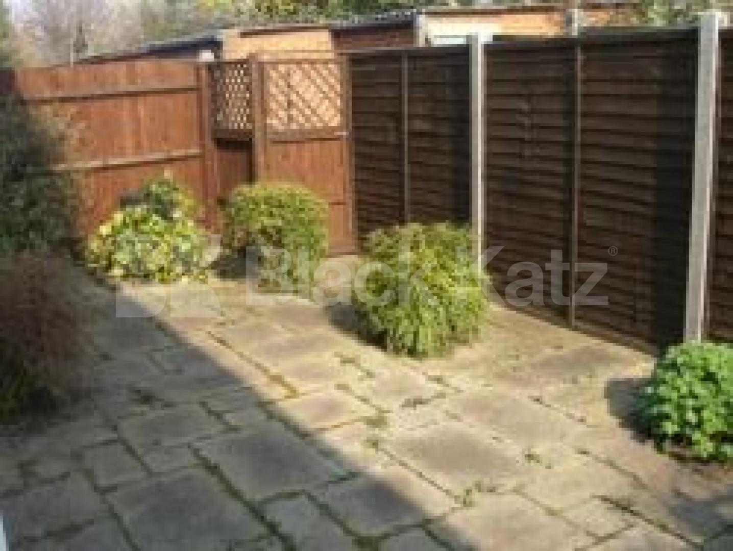 			NEW INSTRUCTION, 1 Bedroom, 1 bath, 1 reception Ground Floor Maisonette			 Parkdale, BOUNDS GREEN N11