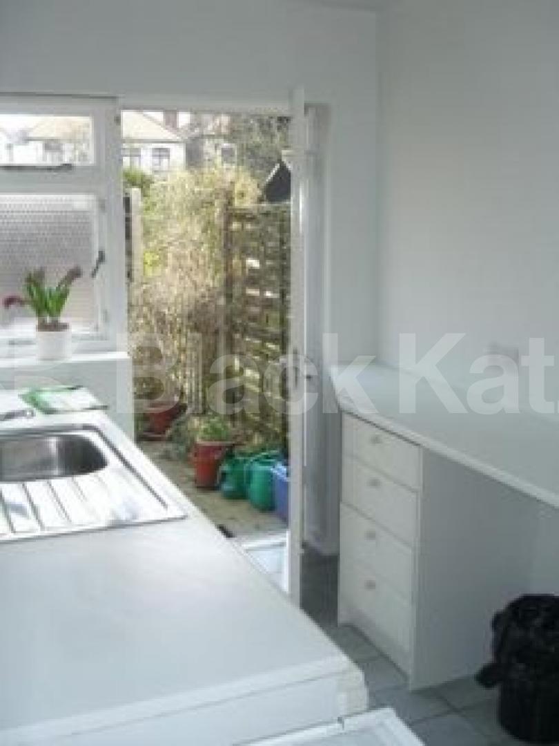 			NEW INSTRUCTION, 1 Bedroom, 1 bath, 1 reception Ground Floor Maisonette			 Parkdale, BOUNDS GREEN N11