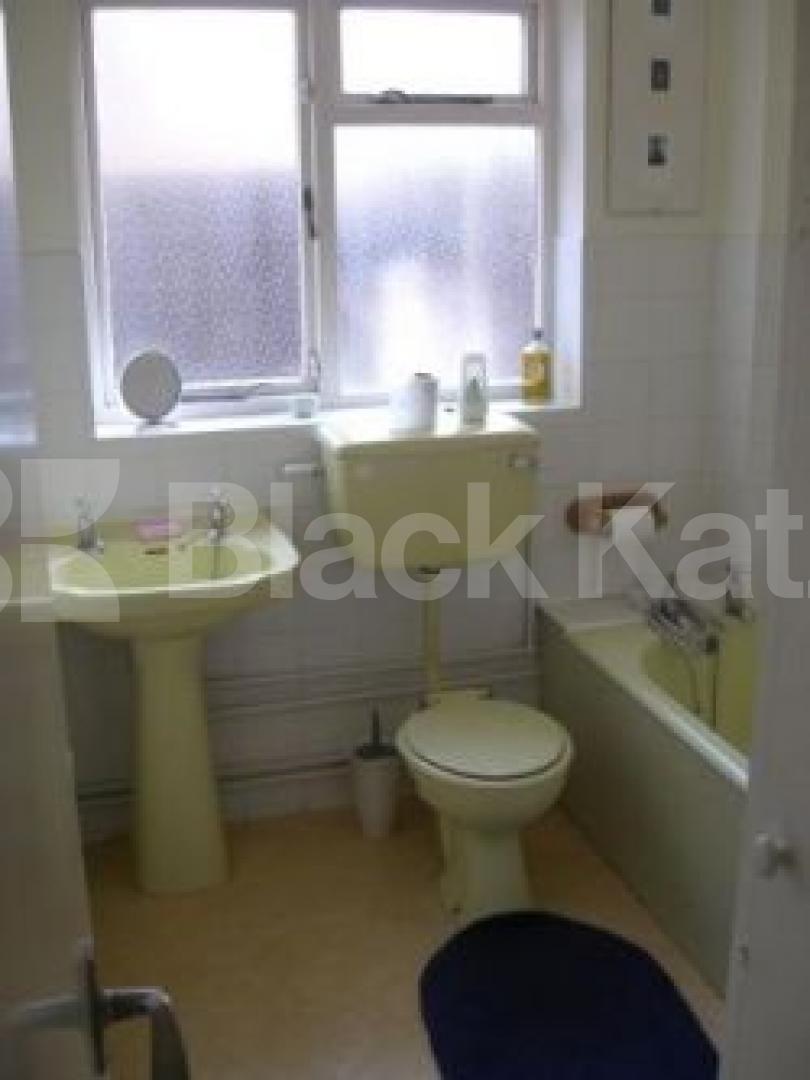 			NEW INSTRUCTION, 1 Bedroom, 1 bath, 1 reception Ground Floor Maisonette			 Parkdale, BOUNDS GREEN N11