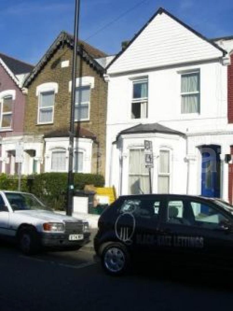 			2 Bedroom, 1 bath, 1 reception Flat			 Alexandra Road, TURNPIKE LANE N8