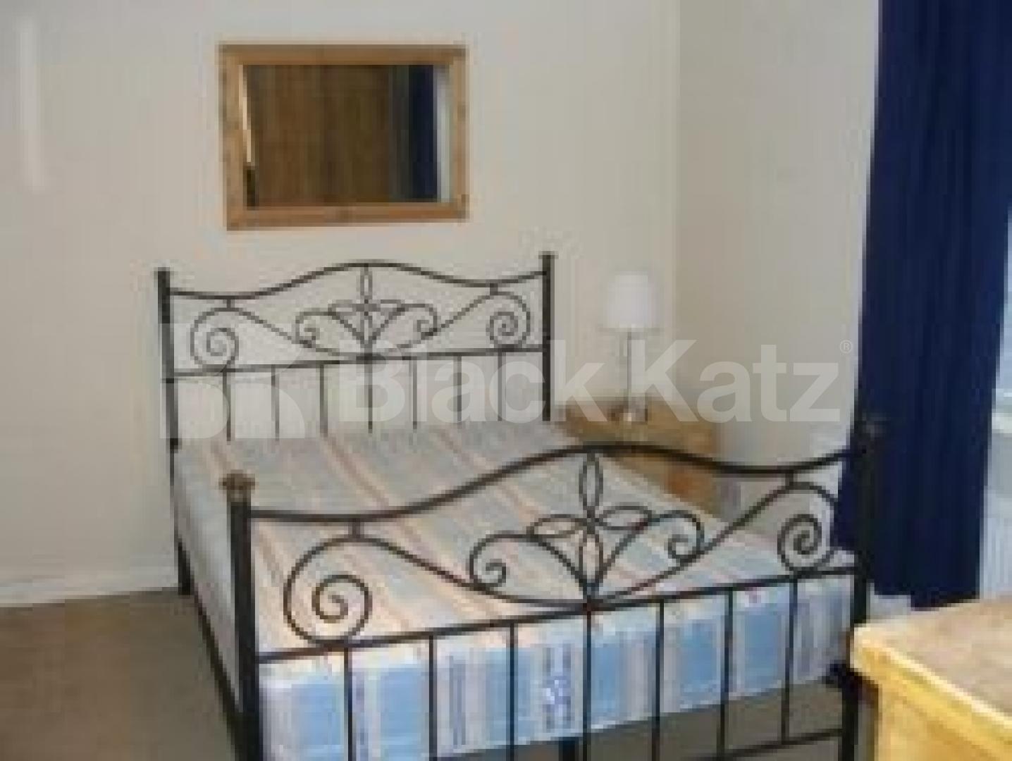 			MUST BE SEEN !, 2 Bedroom, 1 bath, 1 reception Ground Floor Flat			 Ballards Lane, North Finchley