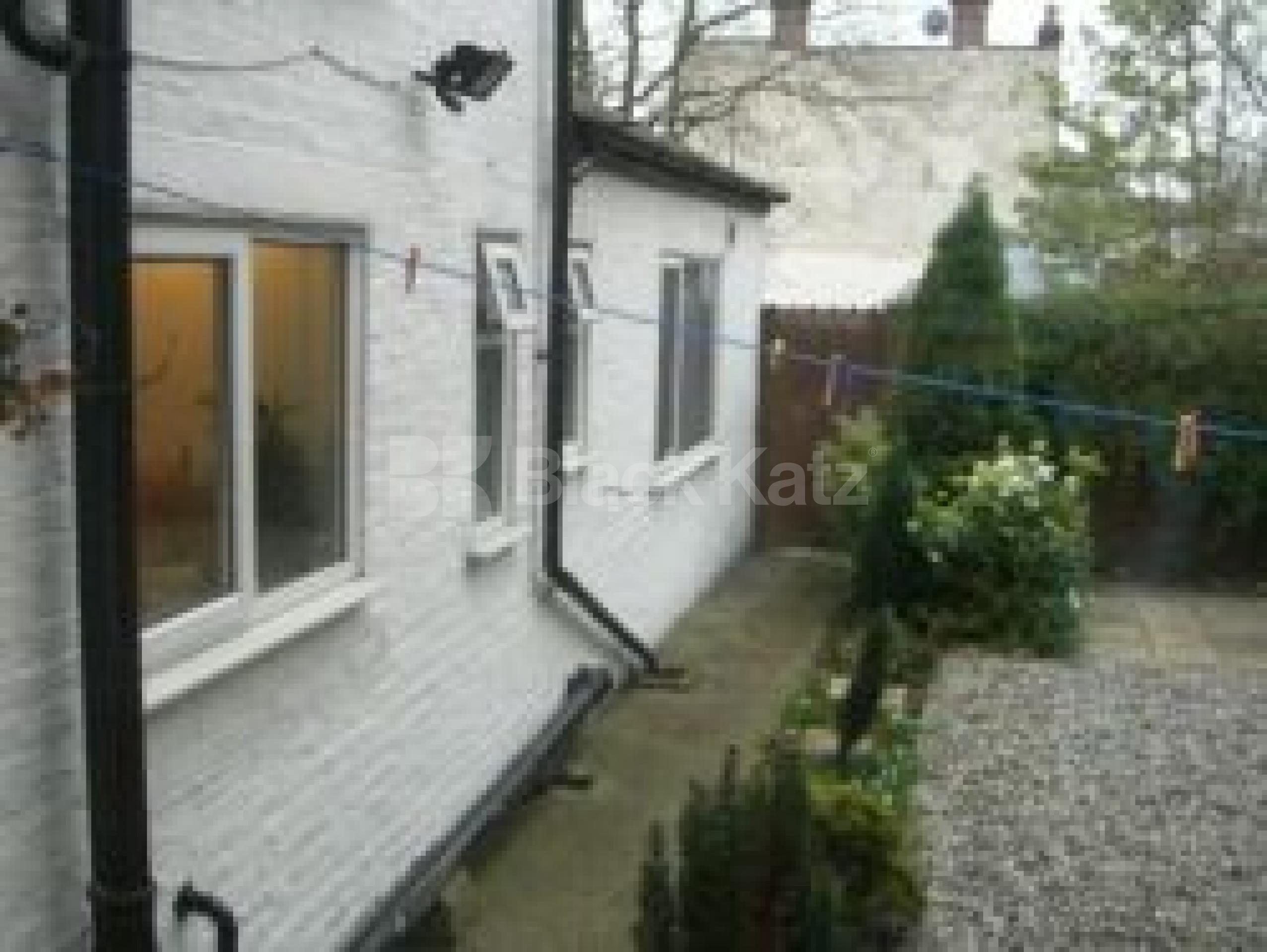 			MUST BE SEEN !, 2 Bedroom, 1 bath, 1 reception Ground Floor Flat			 Ballards Lane, North Finchley N12