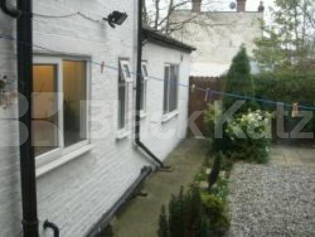 			MUST BE SEEN !, 2 Bedroom, 1 bath, 1 reception Ground Floor Flat			 Ballards Lane, North Finchley