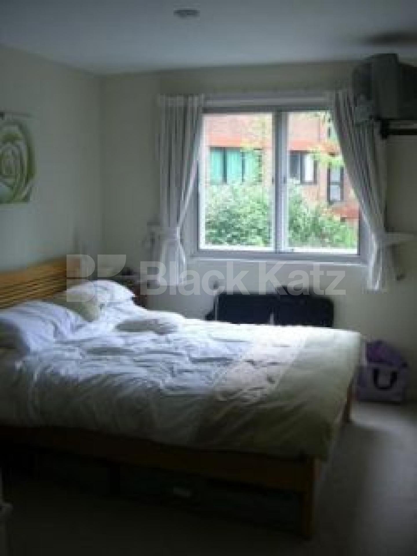 			LET!, 2 Bedroom, 1 bath, 1 reception Flat			 Colwick Close, HIGHGATE N6 N6