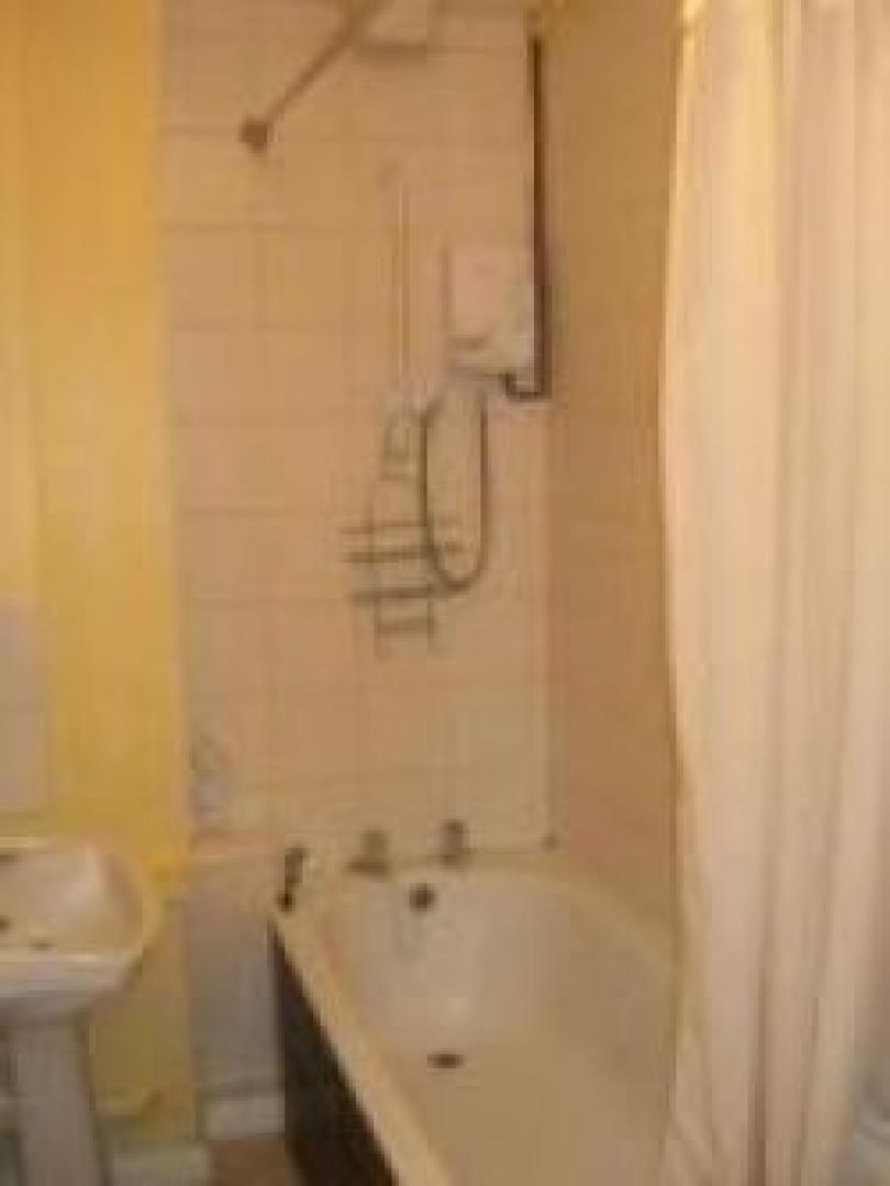 			4 Bedroom, 1 bath, 1 reception Flat			 Church Crescent, FINCHLEY N3