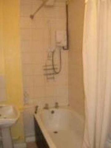 			4 Bedroom, 1 bath, 1 reception Flat			 Church Crescent, FINCHLEY N3