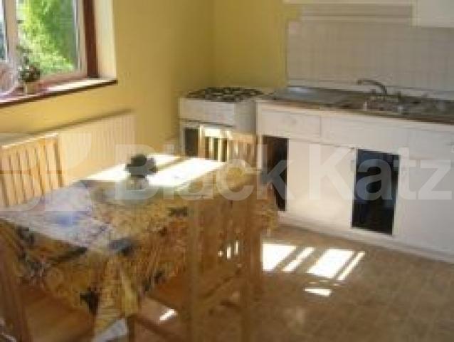 			4 Bedroom, 1 bath, 1 reception Flat			 Church Crescent, FINCHLEY N3