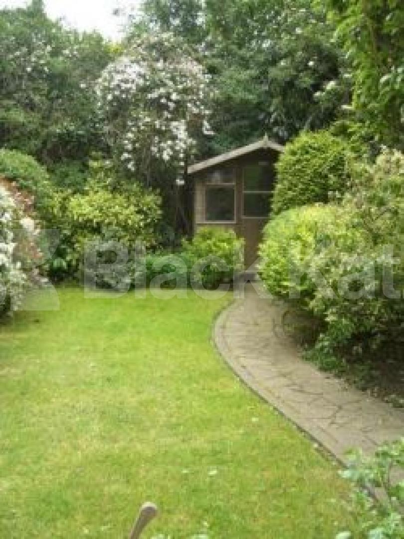 			MUST BE SEEN ASAP, 3 Bedroom, 1 bath, 1 reception Terraced House			 Broadlands Close, HIGHGATE N6