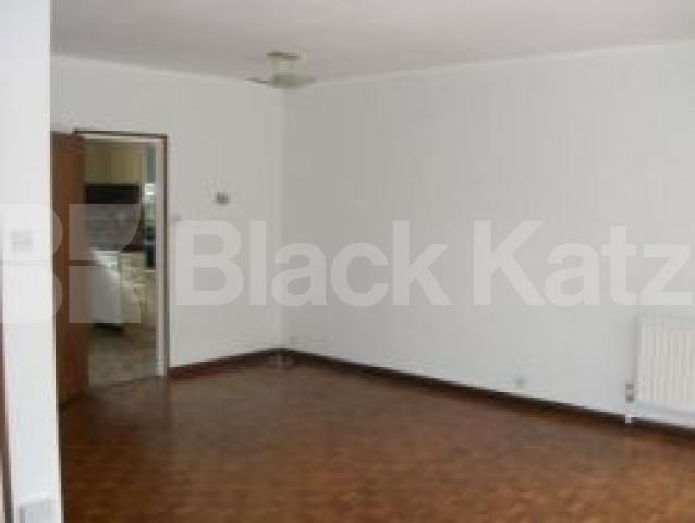 			MUST BE SEEN ASAP, 3 Bedroom, 1 bath, 1 reception Terraced House			 Broadlands Close, HIGHGATE N6