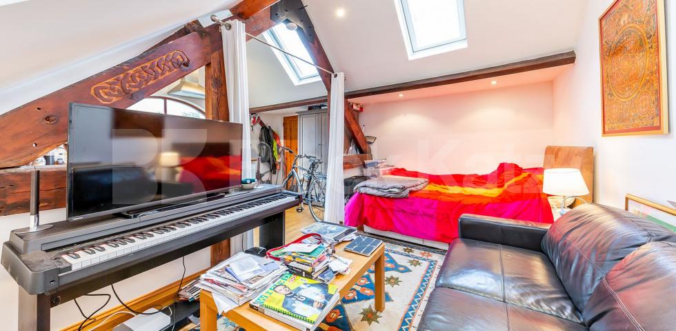 			NEW INSTRUCTION!, Studio Apartment, 1 bath, 1 reception Studio			 High Street, HORNSEY 