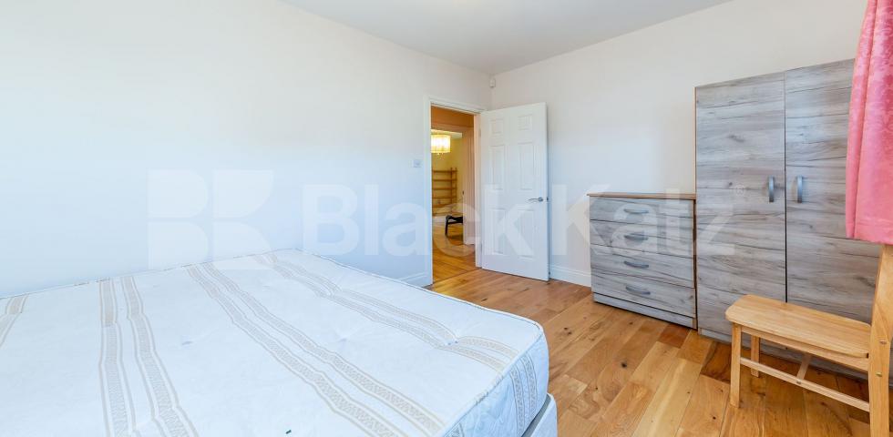 			New Instruction!, 2 Bedroom, 1 bath, 1 reception Ground Floor Flat			 High Street, Barnet