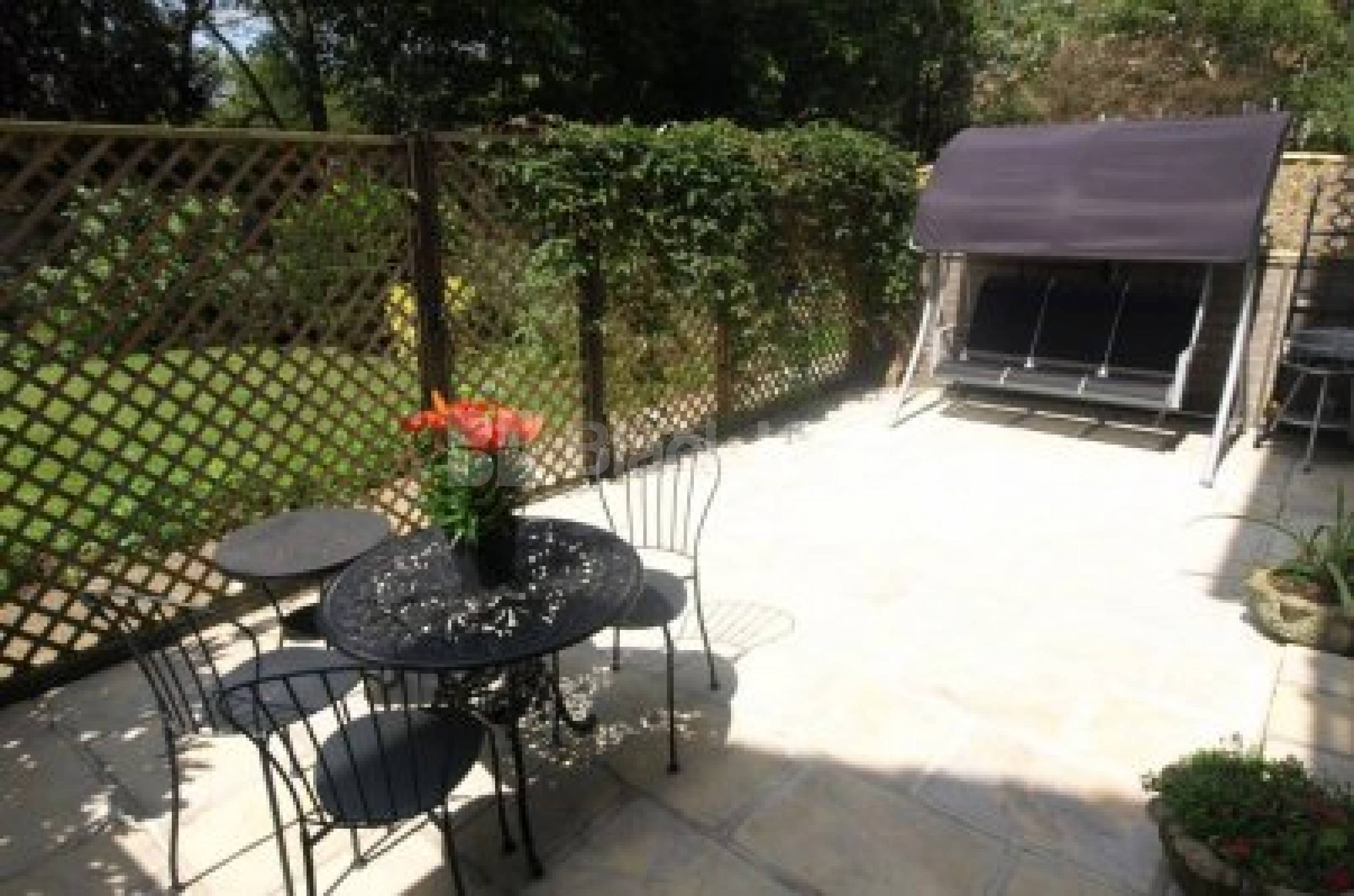 			Patio Garden, 1 Bedroom, 1 bath, 1 reception Ground Floor Flat			 Ashford Avenue, CROUCH END N8