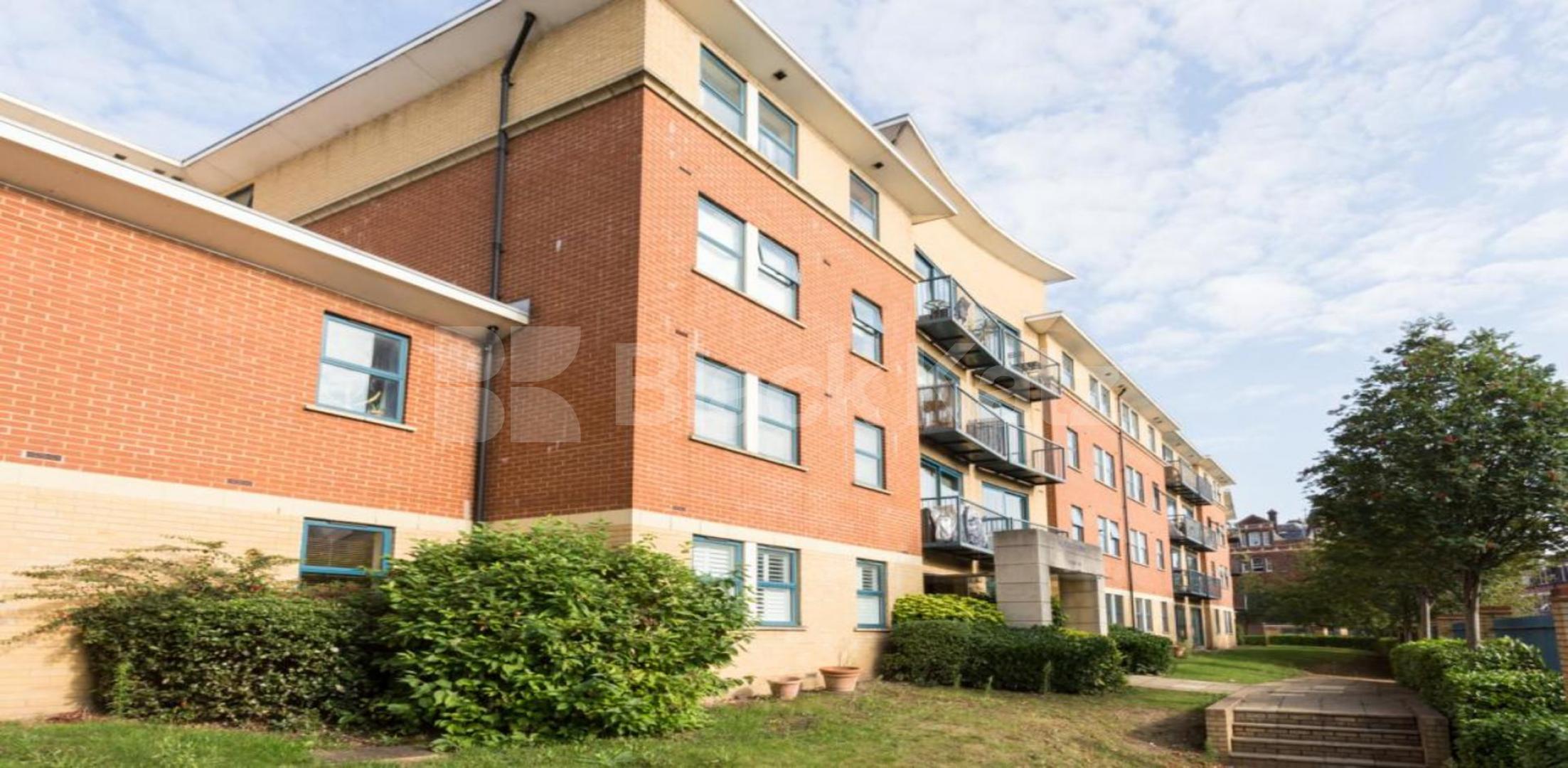 			SECURE PARKING AND ONSITE GYM INC, 2 Bedroom, 1 bath, 1 reception Apartment			 Northpoint, Tottenham lane, Crouch End