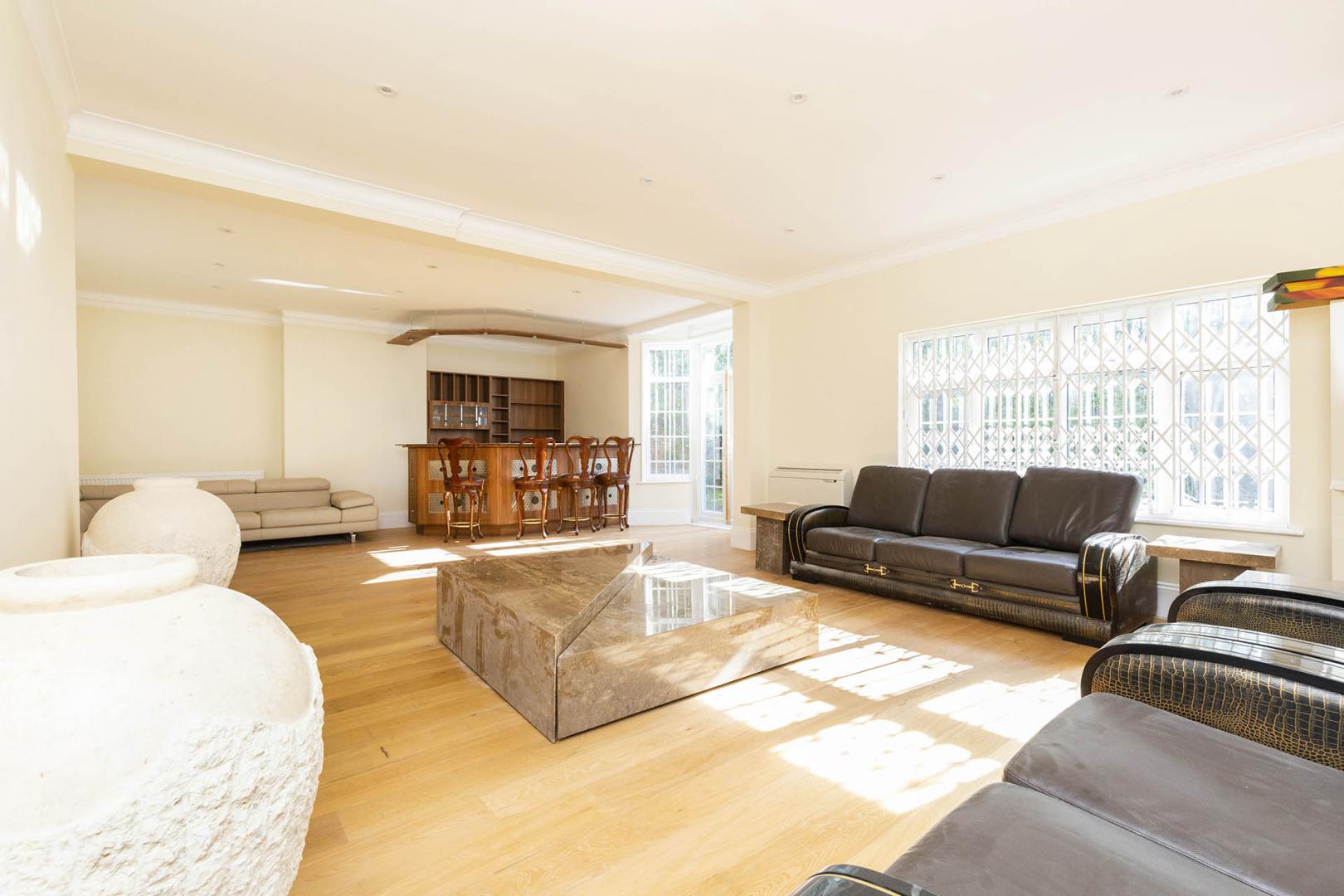 Grand family home with off street parking Hamsworth Way, Totteridge