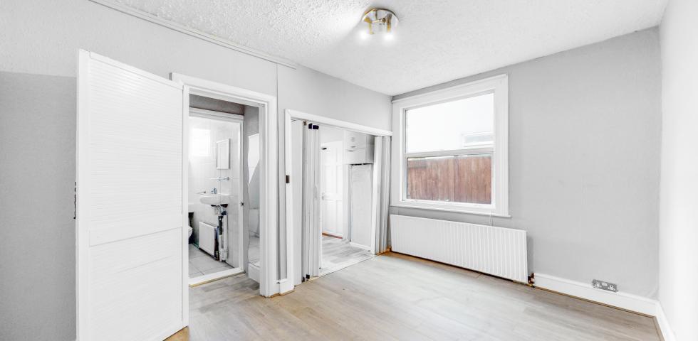 			2 Bedroom, 1 bath, 1 reception Flat			 Chapter Road, WILLESDEN GREEN NW2