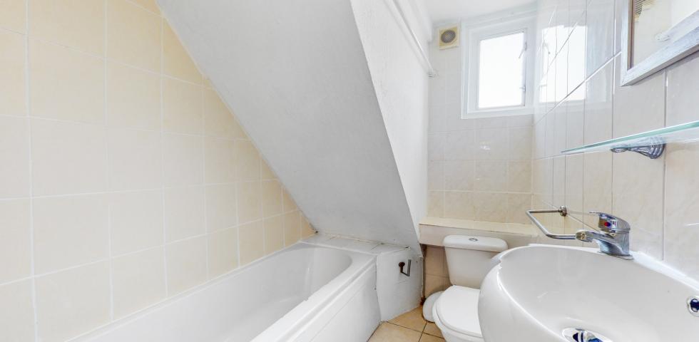 			2 Bedroom, 1 bath, 1 reception Flat			 Chapter Road, WILLESDEN GREEN NW2