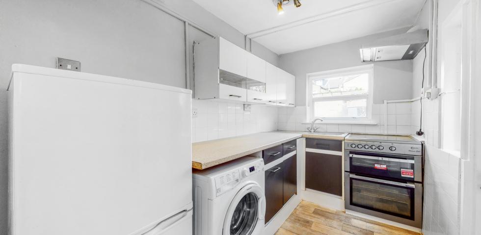 			2 Bedroom, 1 bath, 1 reception Flat			 Chapter Road, WILLESDEN GREEN NW2