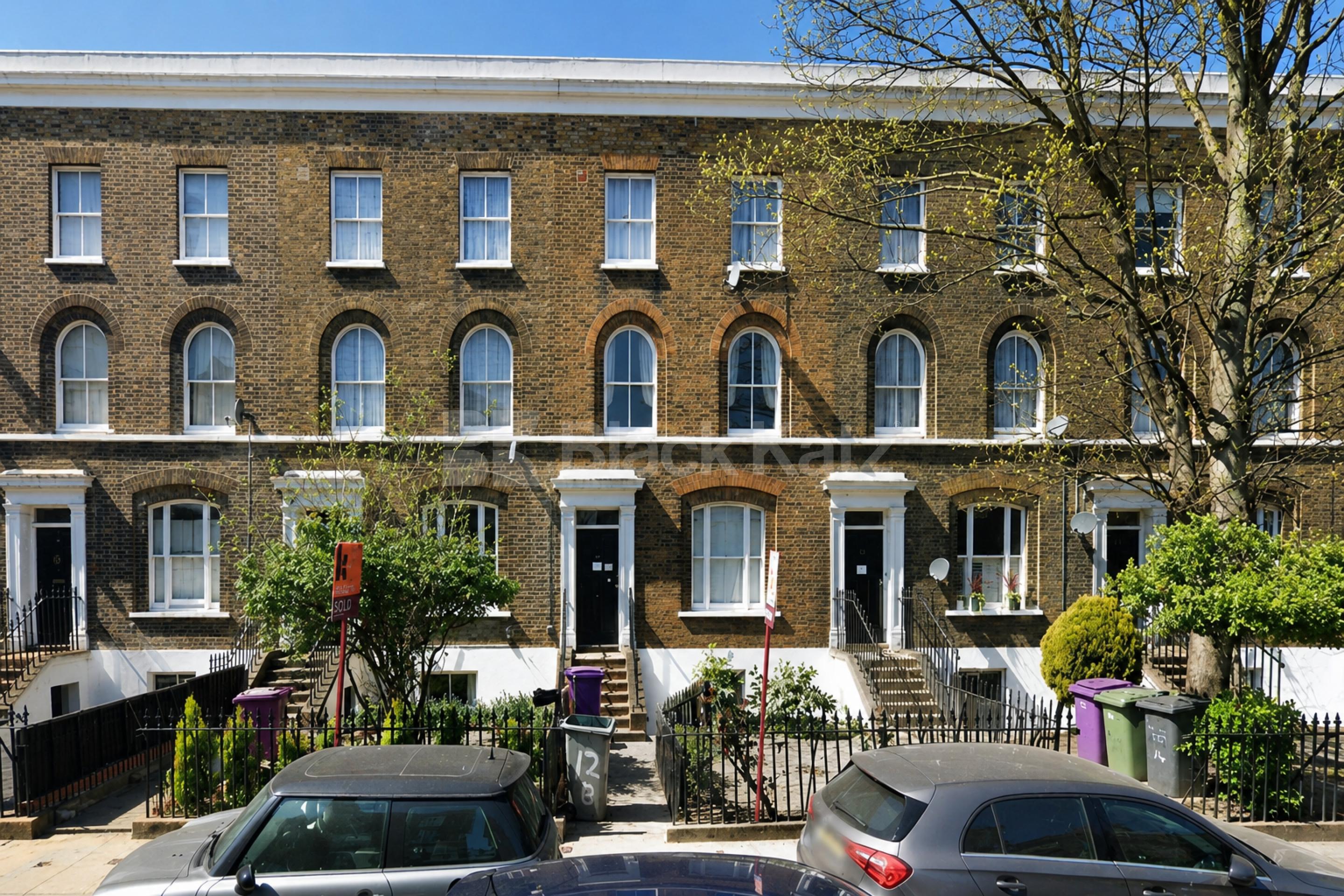 Large Three Bedroom Maisonette with Garden Near Mile End Station Campbell Road, Bow E3